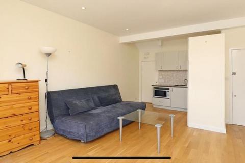 Studio to rent, London W5