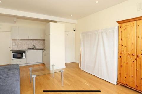 Studio to rent, London W5