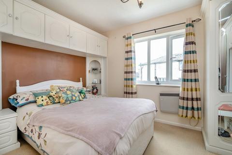 6 Brook Close, Northleach, Cheltenham, GL54 3PE