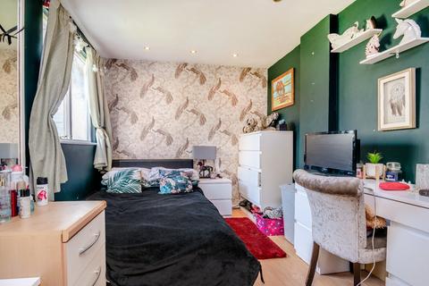 6 Brook Close, Northleach, Cheltenham, GL54 3PE