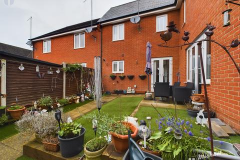 3 bedroom semi-detached house for sale, John Fitzjohn Avenue, Aylesbury