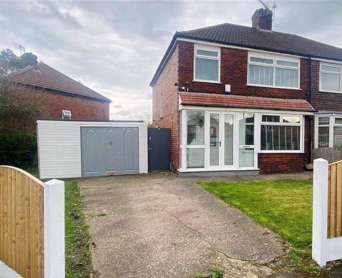 Kings Road, Chadderton 3 bed semidetached house for sale £245,000
