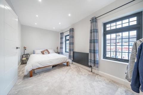 2 bedroom flat for sale, Holmesdale Road, South Norwood