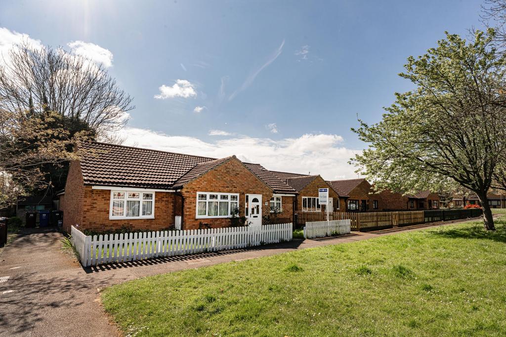 Wear Road, Bicester OX26 3 bed detached bungalow for sale £390,000