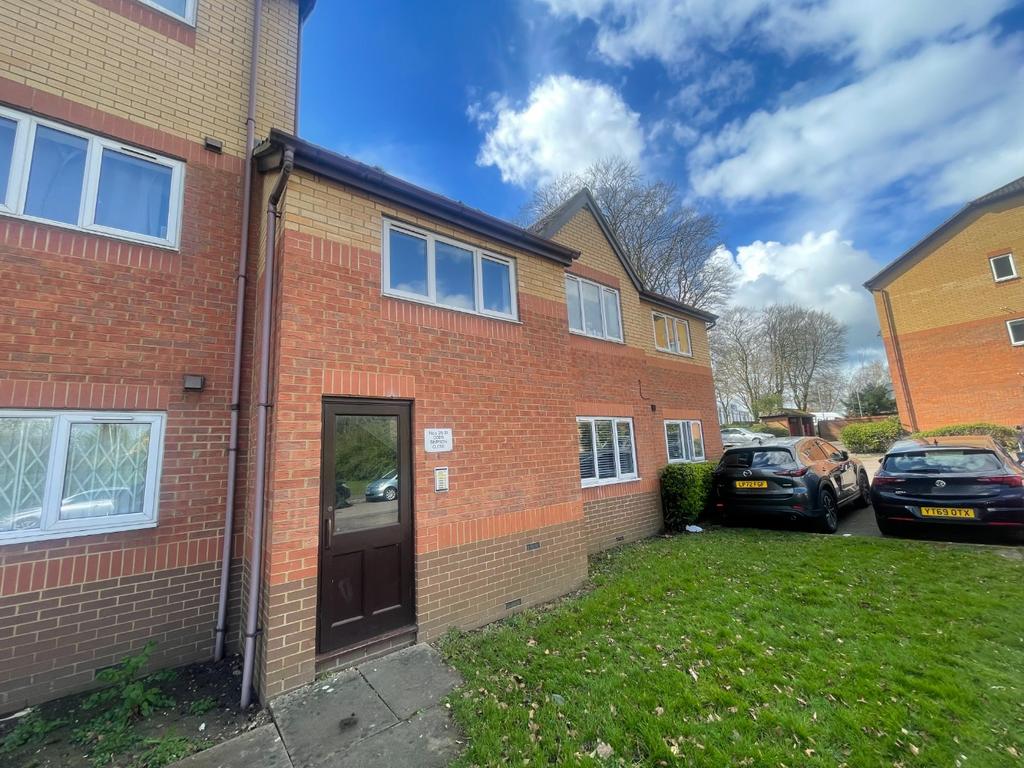 Simpson Close, Leagrave, Luton, Bedfordshire, LU4 9TP 1 bed ground