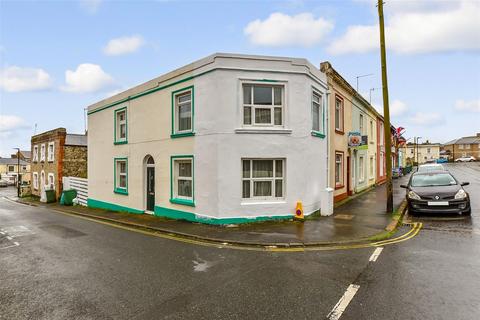 2 bedroom end of terrace house for sale, George Street, Sandown, Isle of Wight