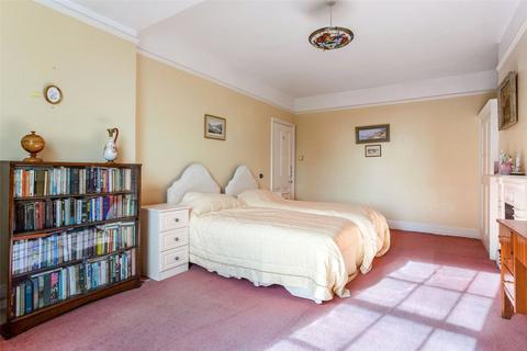 75 Cliddesden Road, Basingstoke, RG21 3EY