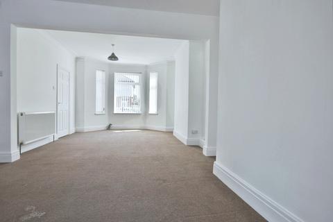 3 bedroom end of terrace house for sale, Ellesmere Avenue, Hull, HU8 9BS