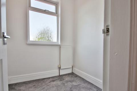 3 bedroom end of terrace house for sale, Ellesmere Avenue, Hull, HU8 9BS