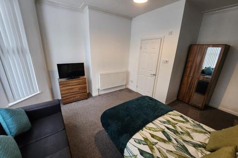 1 bedroom in a house share to rent, Morecroft Road, Birkenhead CH42