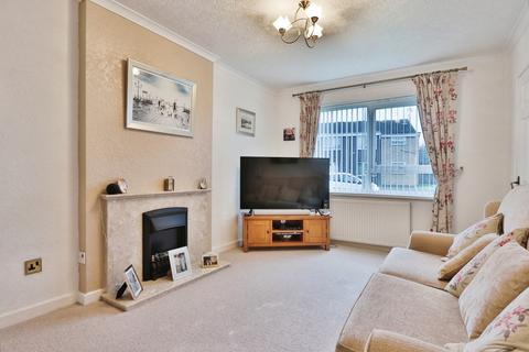 2 bedroom ground floor flat for sale, Gullane Drive, Hull, HU6 7XQ