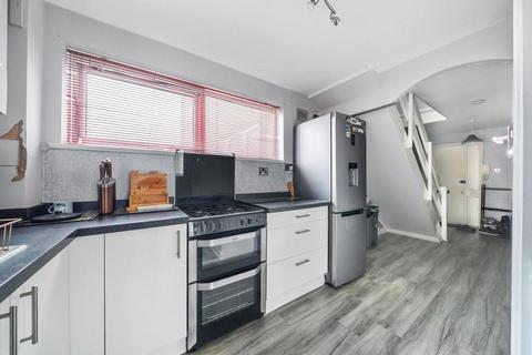 2 bedroom flat for sale, Elmhurst,  Aylesbury,  HP20