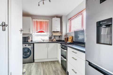 2 bedroom flat for sale, Elmhurst,  Aylesbury,  HP20