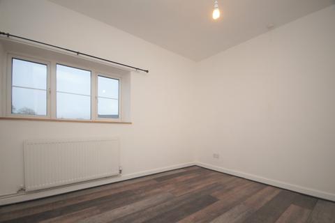 2 bedroom apartment to rent, Mill Street, Wells- Central Location