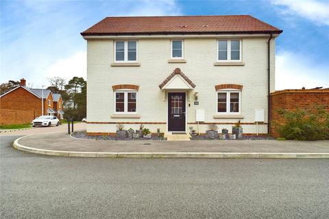 3 bedroom detached house for sale, Honor Avenue, Burghfield Common, RG7