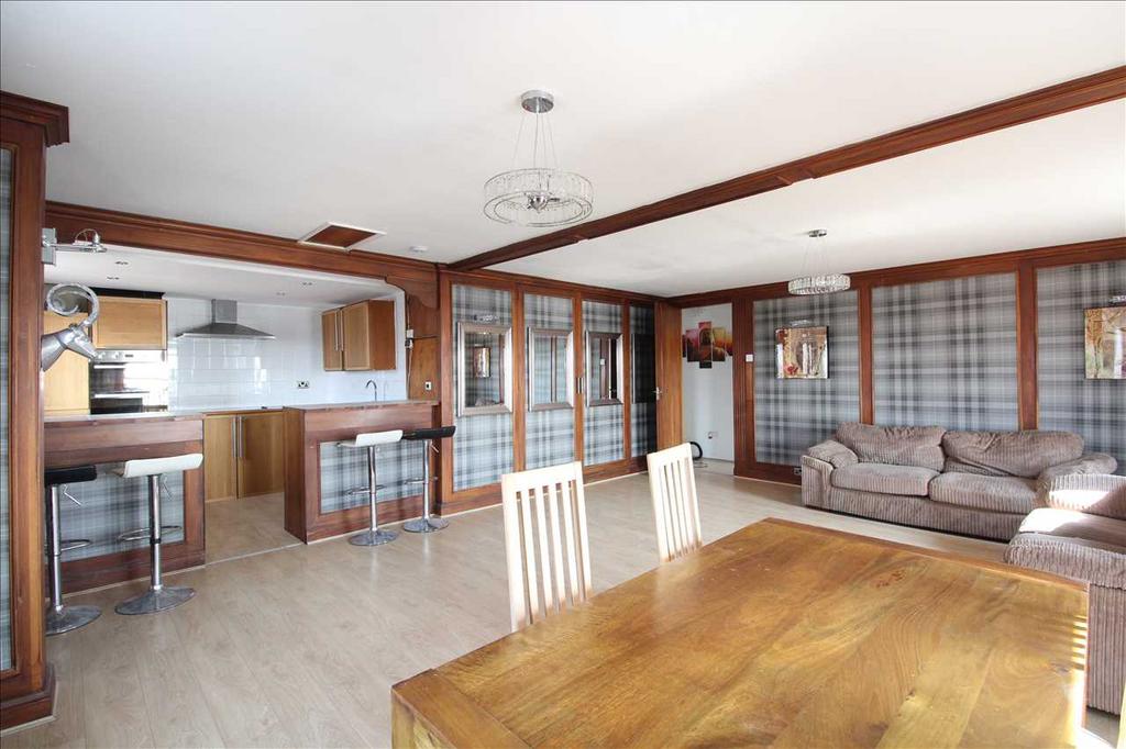 Southend on Sea SS1 3 bed apartment for sale £225,000