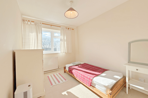 2 bedroom flat to rent, Lindsay Court, SM1