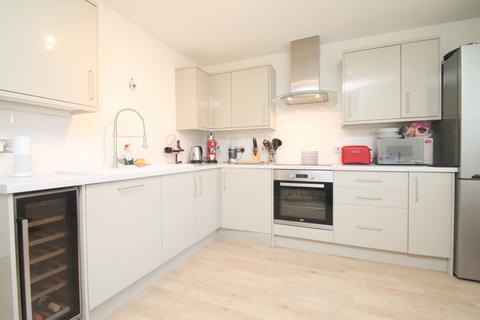 2 bedroom flat for sale, Beckett Road, Coulsdon CR5