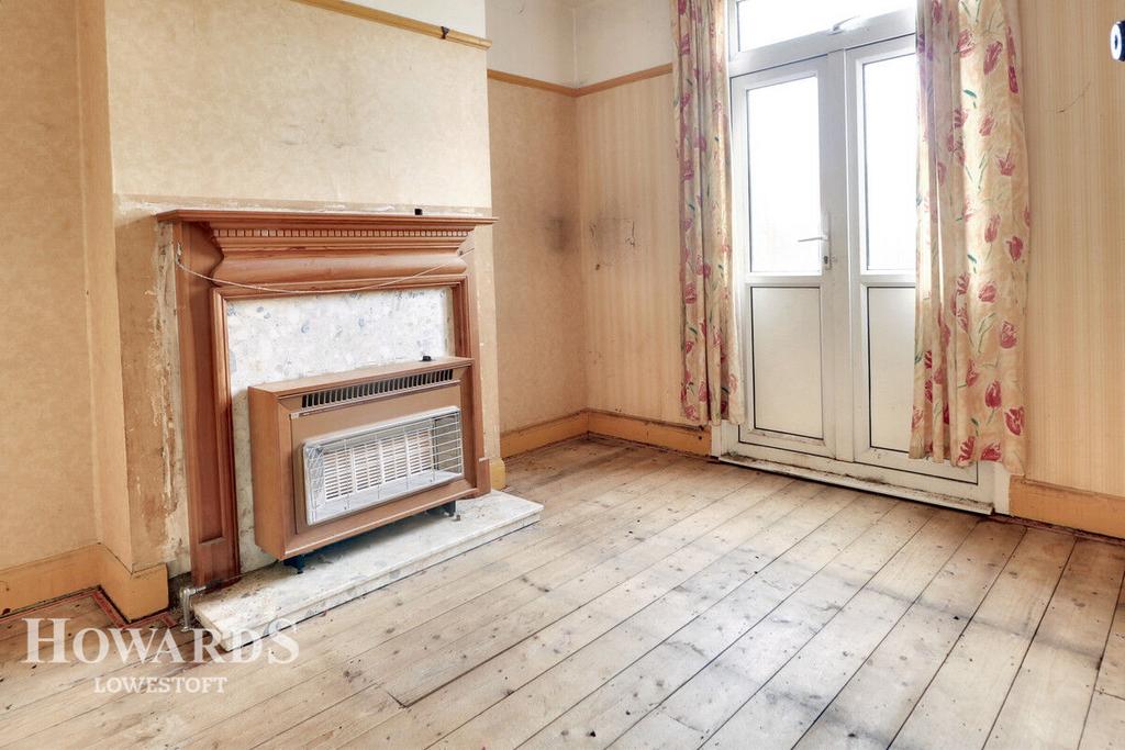 Kimberley Road, Lowestoft 3 bed end of terrace house for sale £150,000