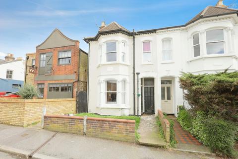 2 bedroom apartment for sale, Victoria Road, Leigh-on-sea, SS9