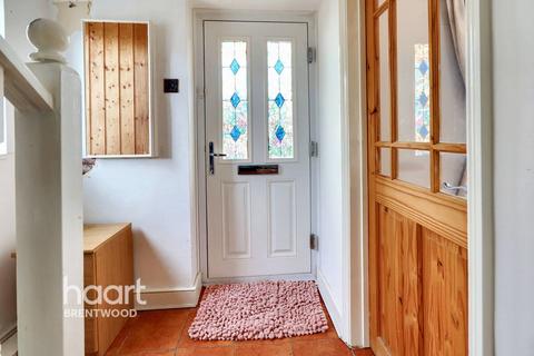 10 Plashet Gardens, Brentwood, CM13 2BS