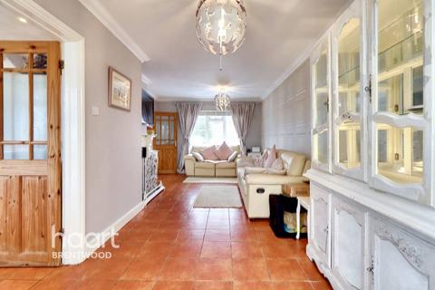 10 Plashet Gardens, Brentwood, CM13 2BS