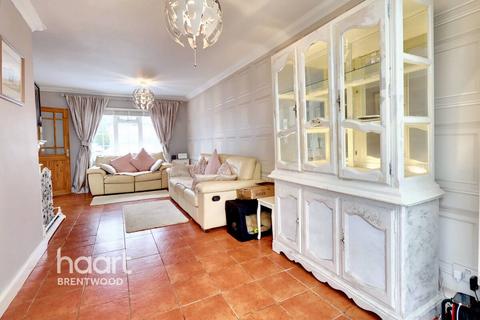 10 Plashet Gardens, Brentwood, CM13 2BS