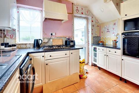 10 Plashet Gardens, Brentwood, CM13 2BS