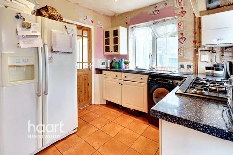 10 Plashet Gardens, Brentwood, CM13 2BS