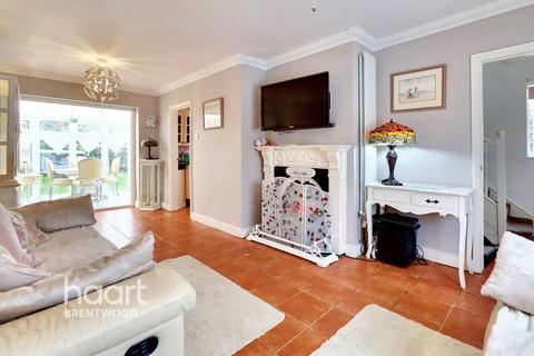 10 Plashet Gardens, Brentwood, CM13 2BS