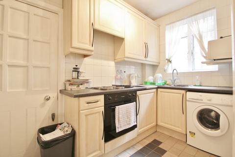 1 bedroom flat to rent, Latymer Court, Hammersmith Road, Hammersmith, W6