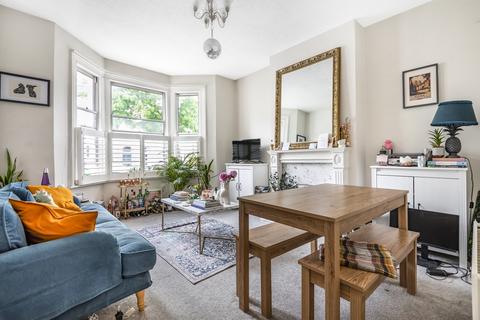 2 bedroom apartment to rent - Berber Road London SW11