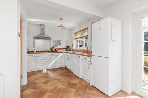 37 The Crescent, Epsom, KT18 7LJ