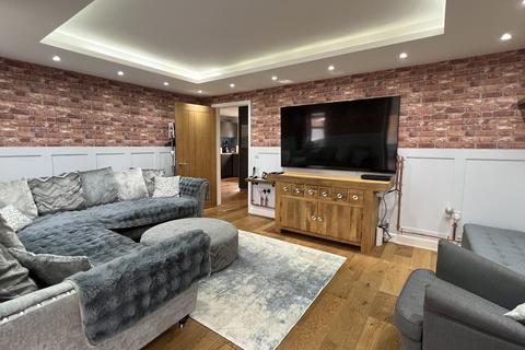 5 bedroom detached house for sale, Dartmoor Road, Westbury