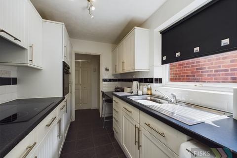 1 bedroom detached bungalow for sale, Dovercliff Road, Canvey Island, SS8