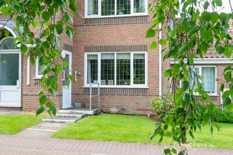 2 bedroom ground floor flat for sale, Havergate, Norwich NR12