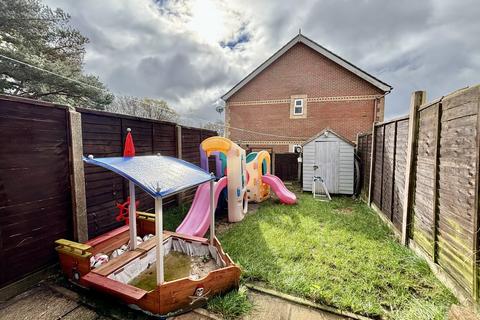 2 bedroom terraced house for sale, Chaffinch Close, Creekmoor