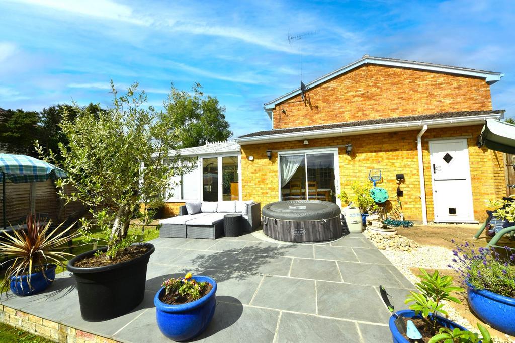 Nelson Close, High 4 bed end of terrace house for sale £