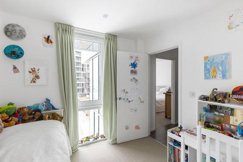 2 bedroom flat for sale, Spectrum Way, London