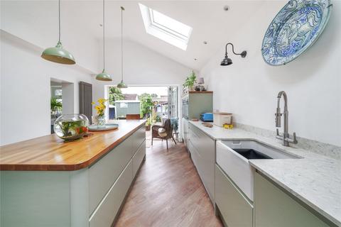 1 Junction Road, Lightwater, GU18 5TQ