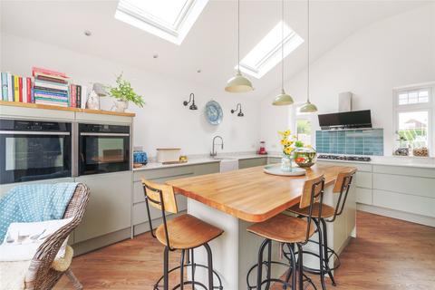 1 Junction Road, Lightwater, GU18 5TQ