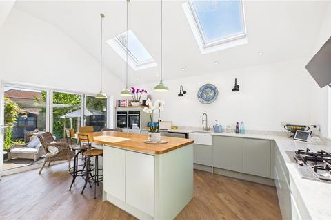 1 Junction Road, Lightwater, GU18 5TQ