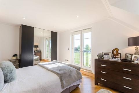2 bedroom flat to rent, Village Road, Bush Hill Park, Enfield, EN1