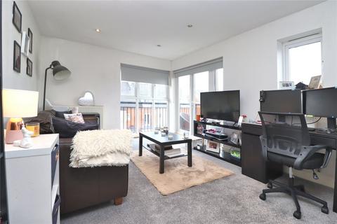 2 bedroom flat for sale, Henage Lane, Woking GU22