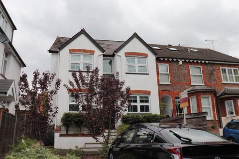 1 bedroom flat to rent, 26 Pinions Road, High Wycombe HP13