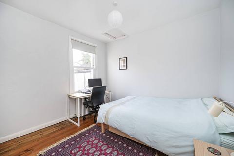 3 bedroom semi-detached house to rent, Lockhart Street, Mile End, London, E3