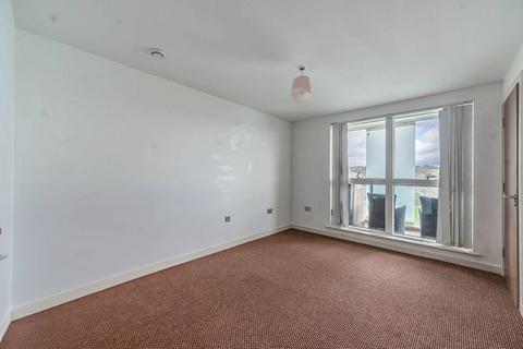 2 bedroom flat to rent, Ravensbourne Court, Stanmore, Edgware, HA8