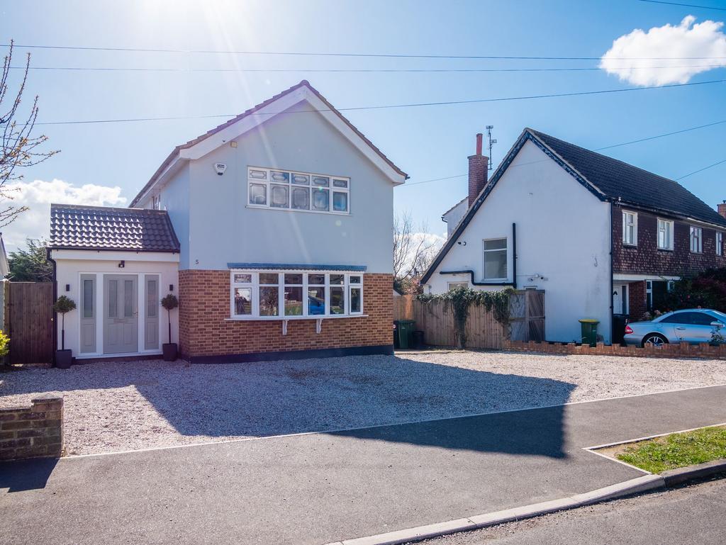 Rayleigh, Rayleigh SS6 4 bed detached house for sale £600,000