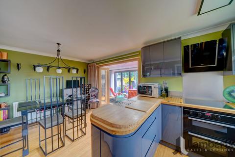 3 bedroom detached house for sale, Corbizum Avenue, Studley, B80