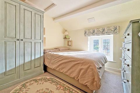 2 Perrys Gardens, West Hill, Ottery St Mary, EX11 1XA